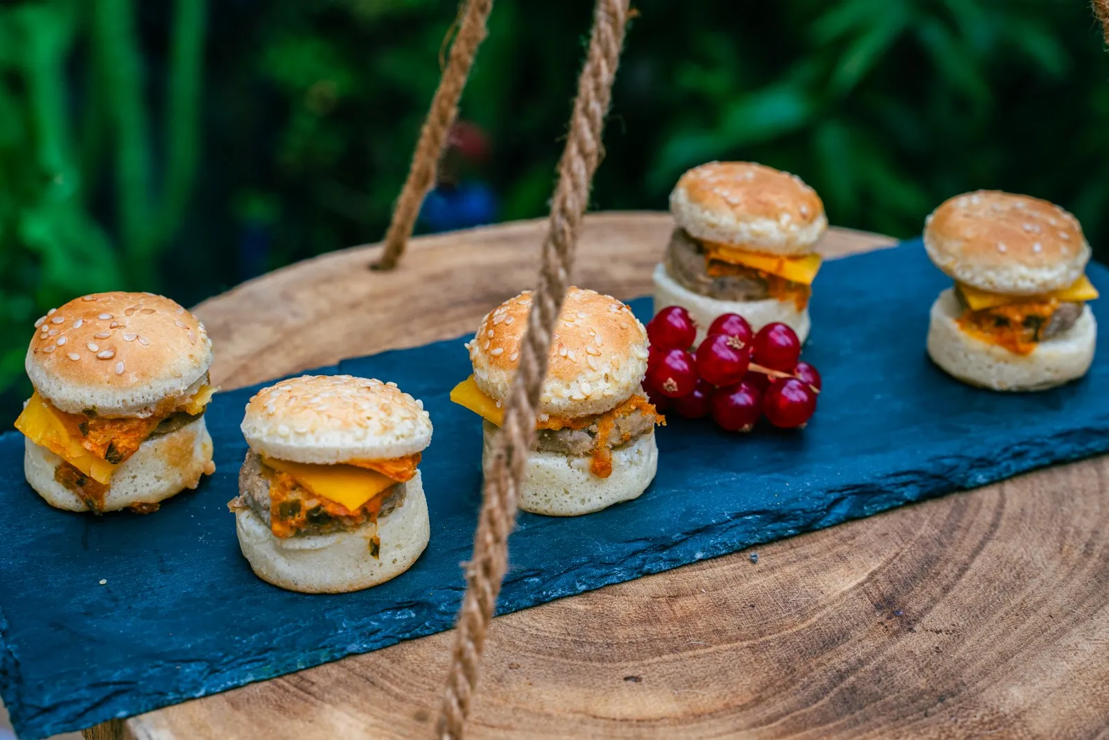 Mini burgers saumon fumé pour cocktail - Traiteur Montpellier